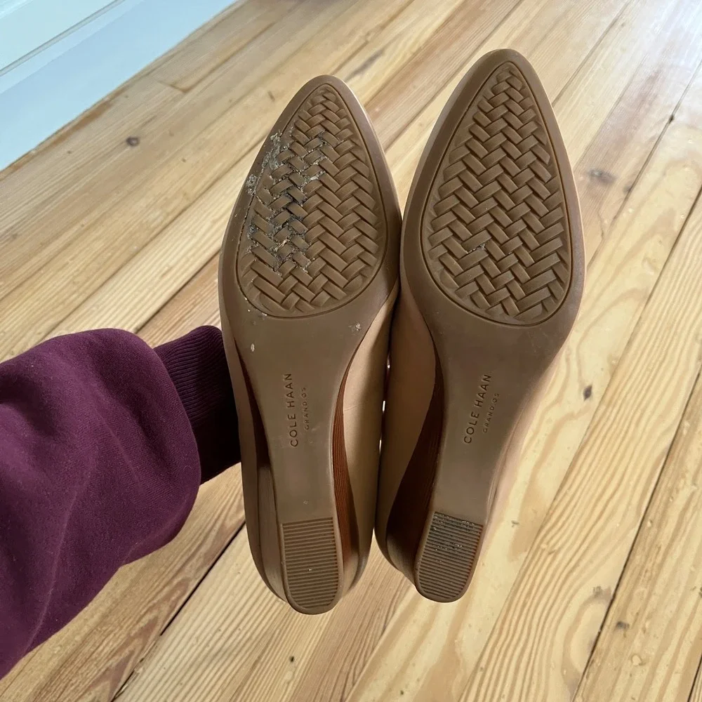 Cole Haan Go-To‎ Wedge Beige Leather Almond Toe Pumps W20462 Womens 8.5 Preppy
